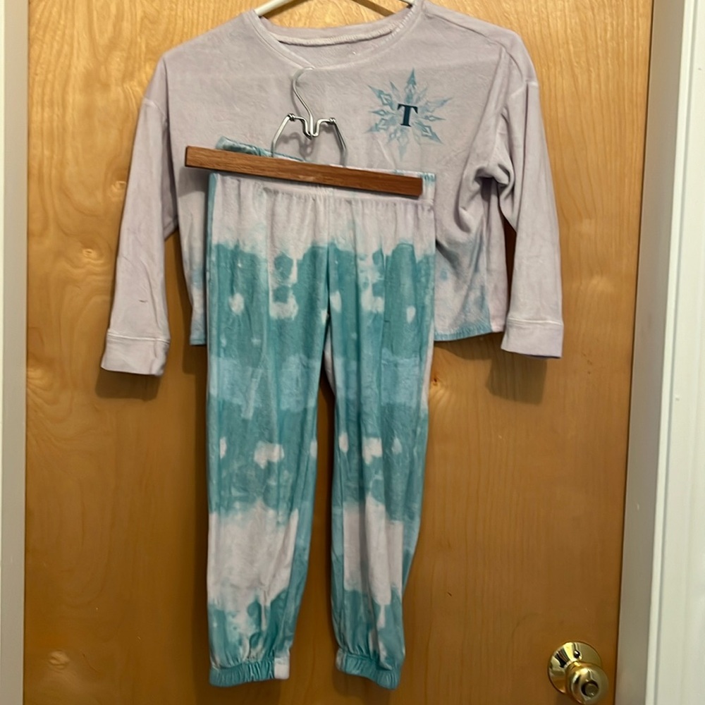 Girl’s two piece fleece pajamas monogrammed with a T